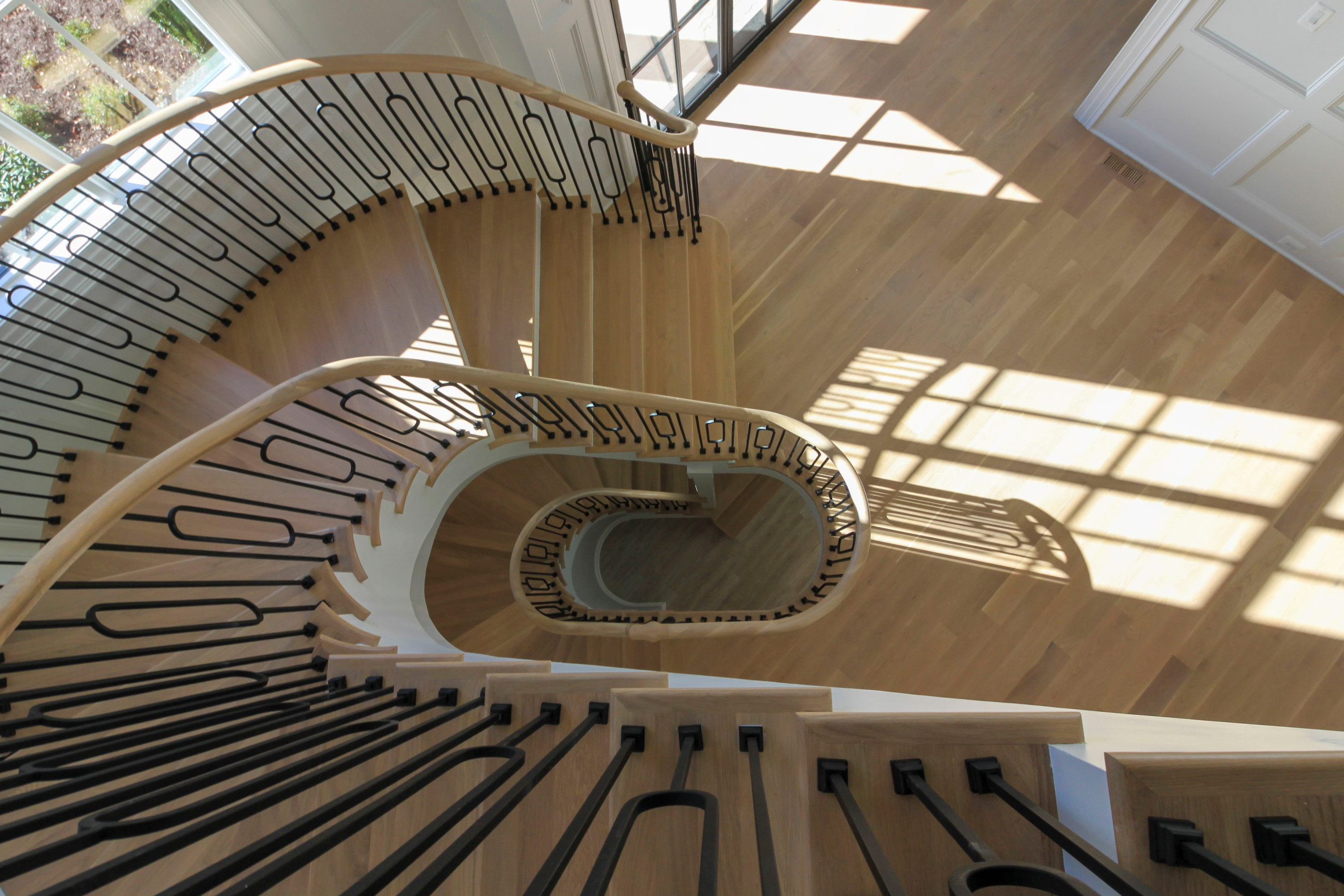 95_Remarkable and elegant floating elliptical staircase, McLean, VA 22101