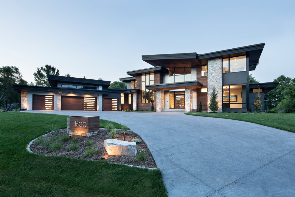 Mountain style home design photo in Minneapolis