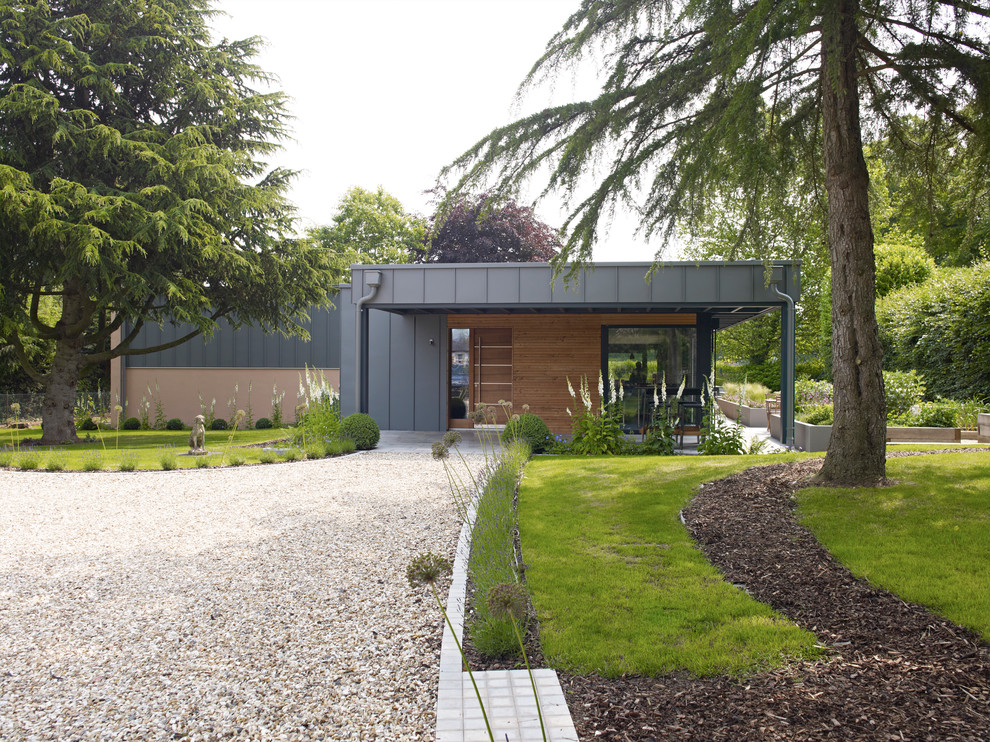 Inspiration for a contemporary exterior in Hampshire with metal siding.