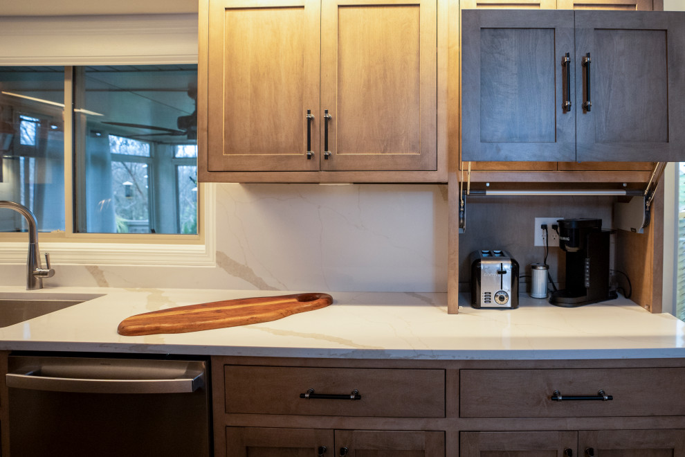 Inspiration for a large transitional l-shaped medium tone wood floor and brown floor eat-in kitchen remodel with a single-bowl sink, shaker cabinets, medium tone wood cabinets, quartz countertops, white backsplash, quartz backsplash, stainless steel appliances, an island and white countertops