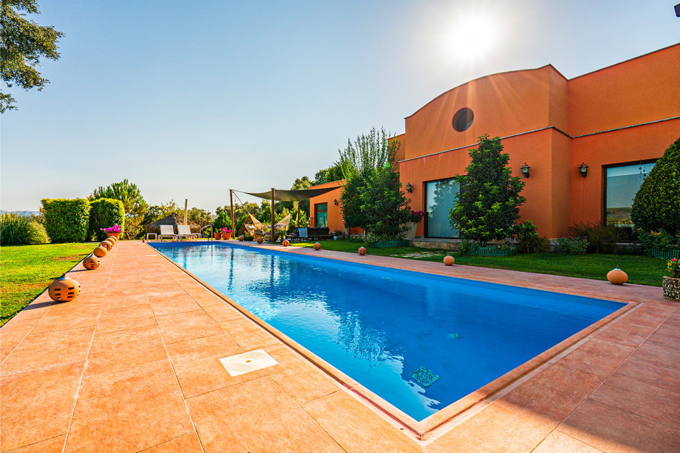 Inspiration pour un Abris de piscine et pool houses avant méditerranéen.