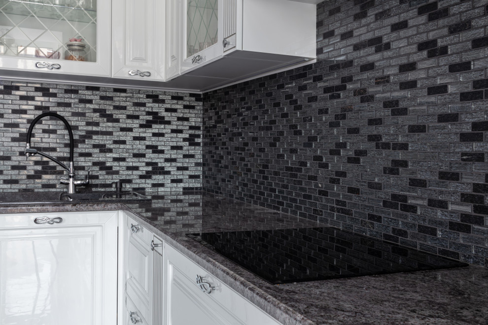 Белоснежная кухня в классике