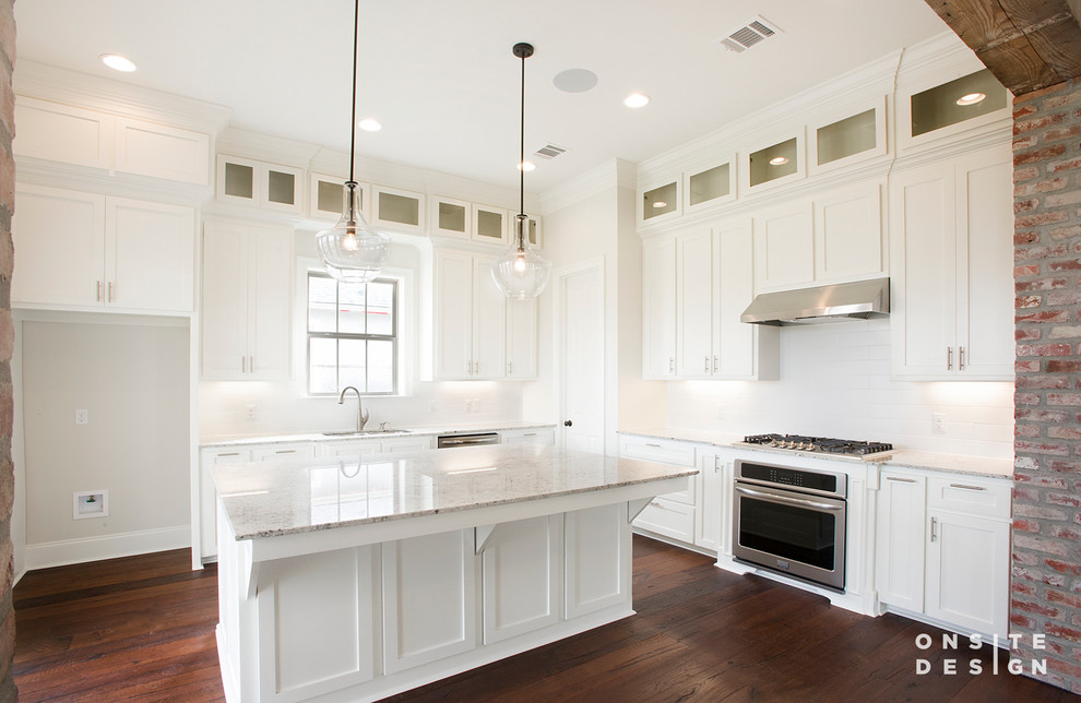 Transitional kitchen photo in New Orleans