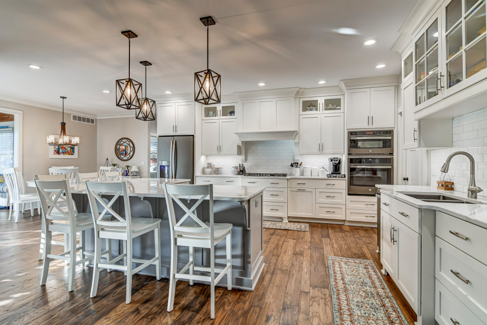 Inspiration for a transitional kitchen remodel in Chicago