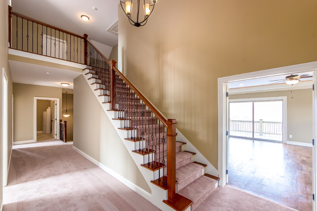 Inspiration for a transitional home design remodel in Columbus