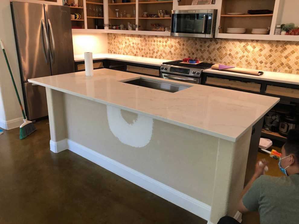 Kitchen - kitchen idea in Austin