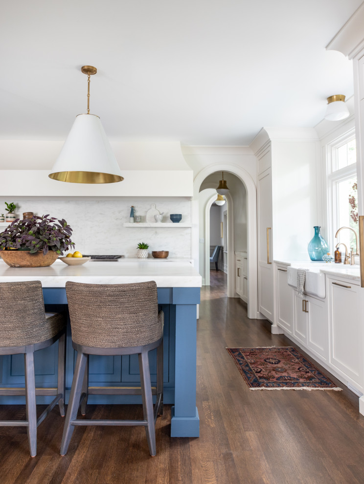 Transitional home design photo in Indianapolis