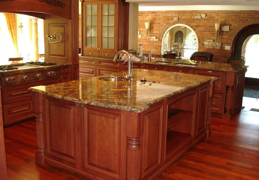 Kitchen - kitchen idea in Miami