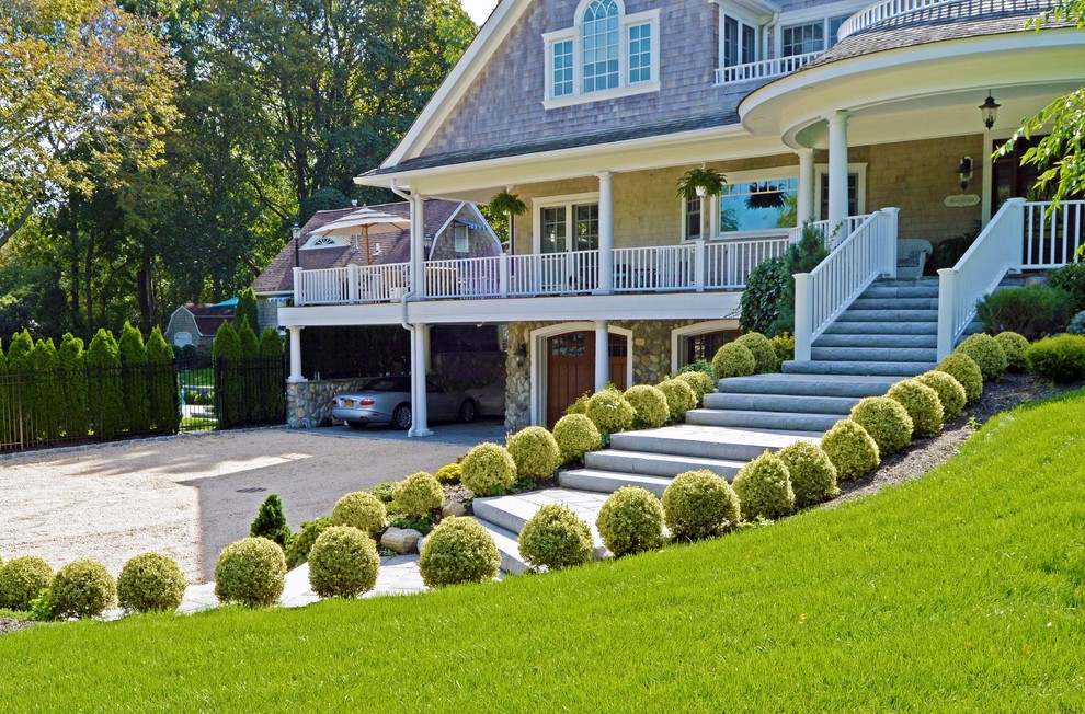 Design ideas for a front yard garden in New York with natural stone pavers.