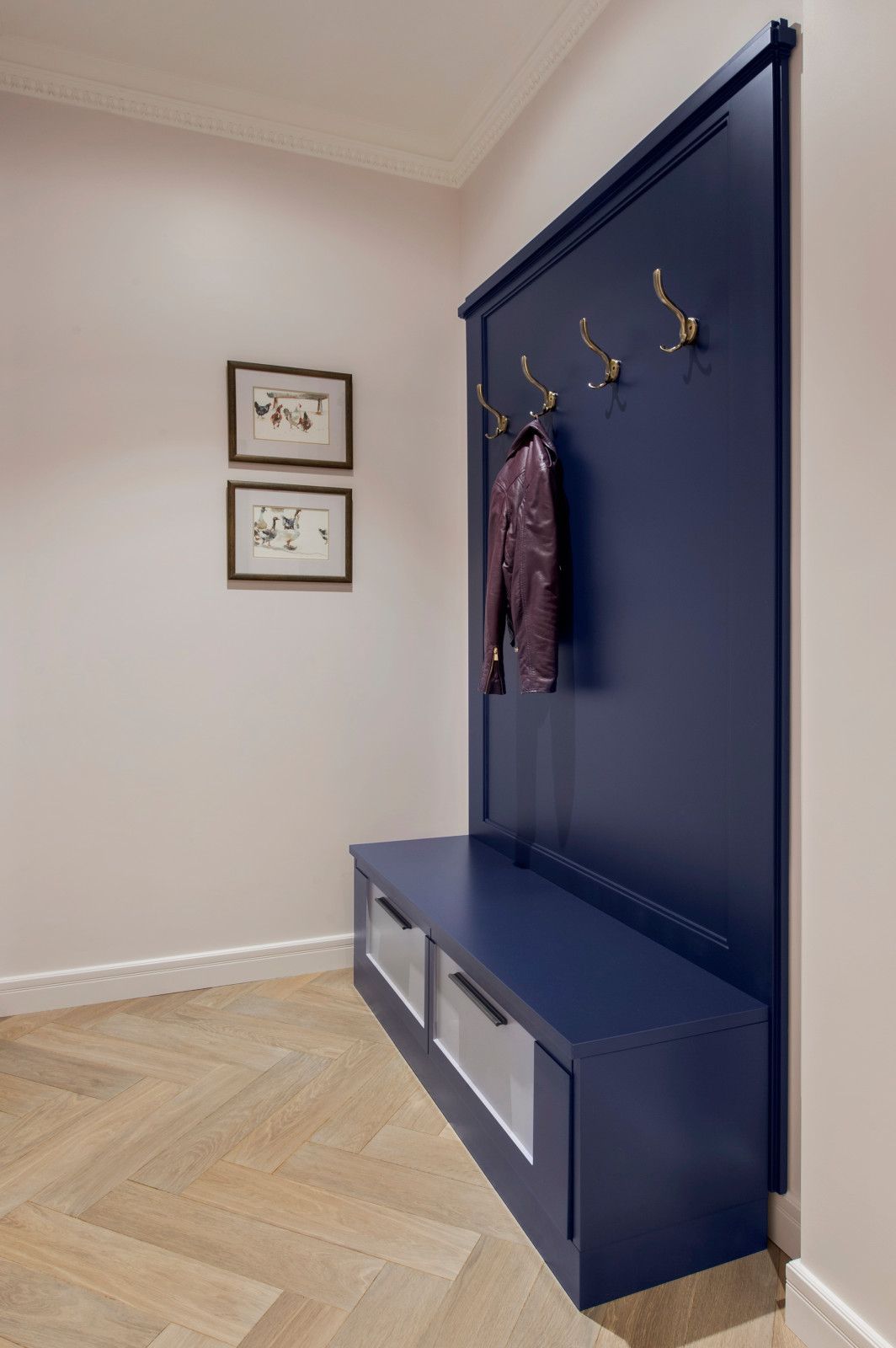 Квартира в доме по проекту архитектора Жолтовского.