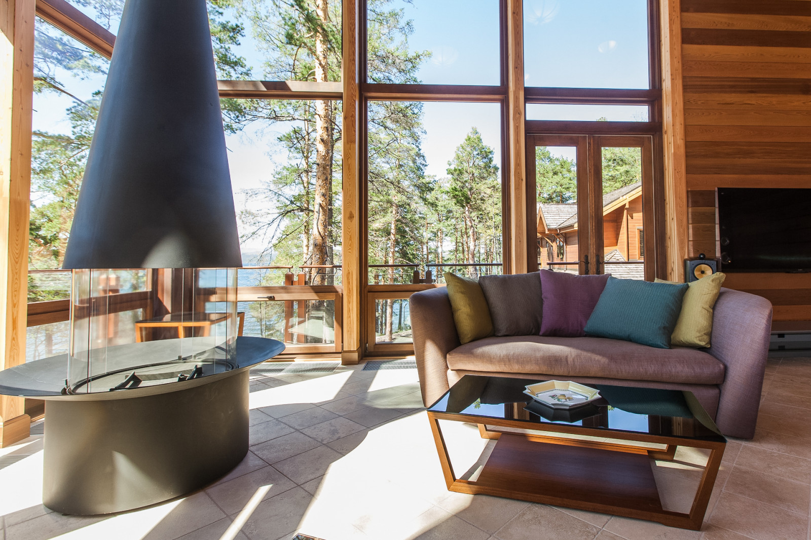 Дом на озере