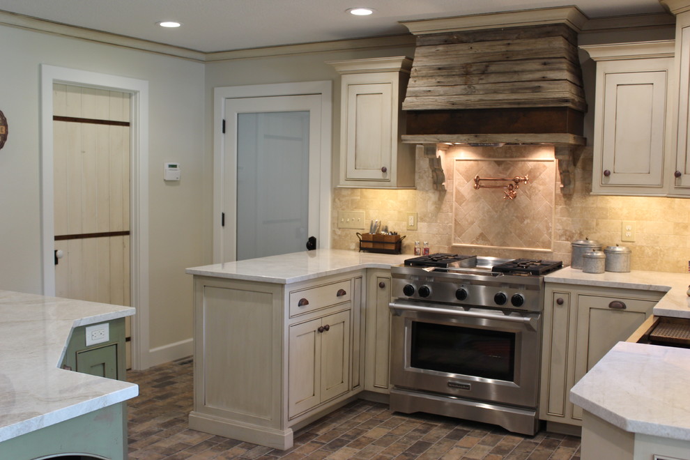 Large mountain style kitchen photo