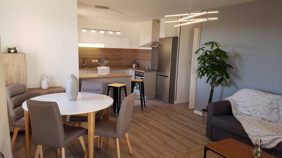 Cette photo montre une salle de séjour industrielle.