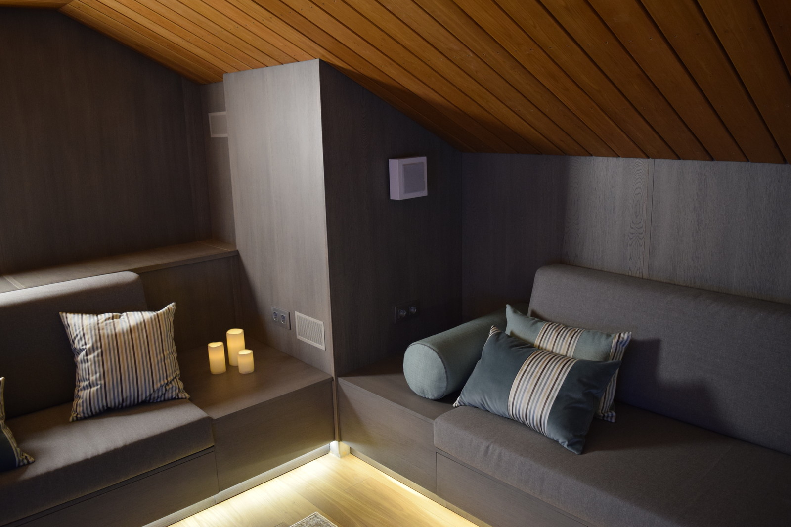 Домашний кинотеатр в мансарде