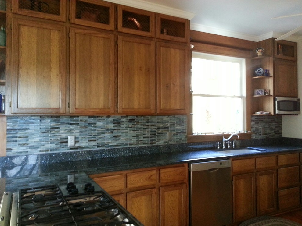 Transitional kitchen photo in Atlanta