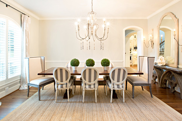 Crest Court classico-sala-da-pranzo