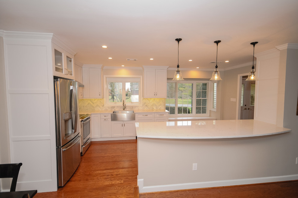Example of a transitional kitchen design in DC Metro