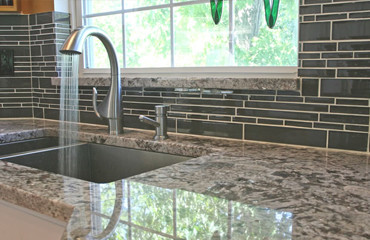 Kitchen - traditional kitchen idea