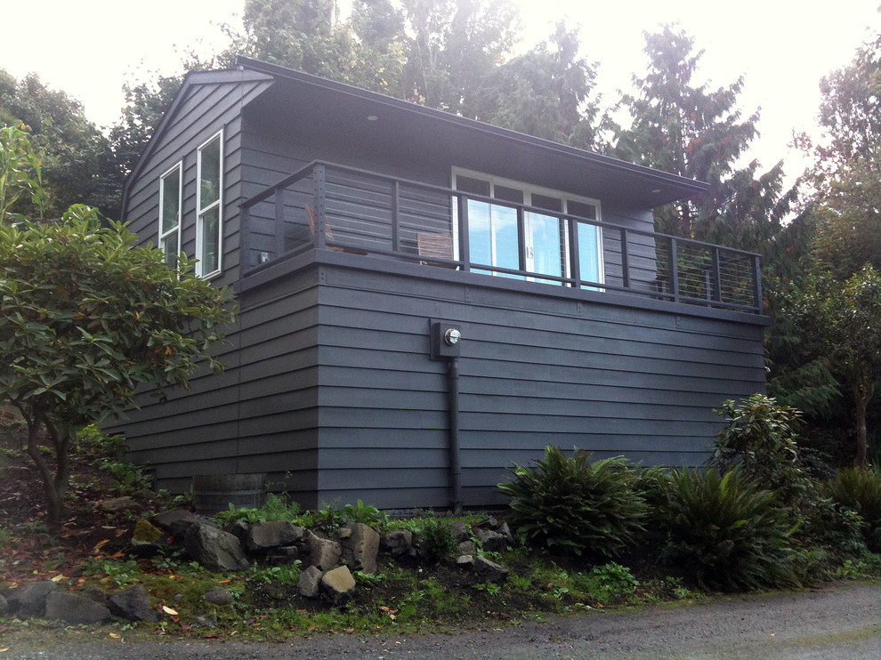 Photo of a contemporary shed and granny flat in Seattle.