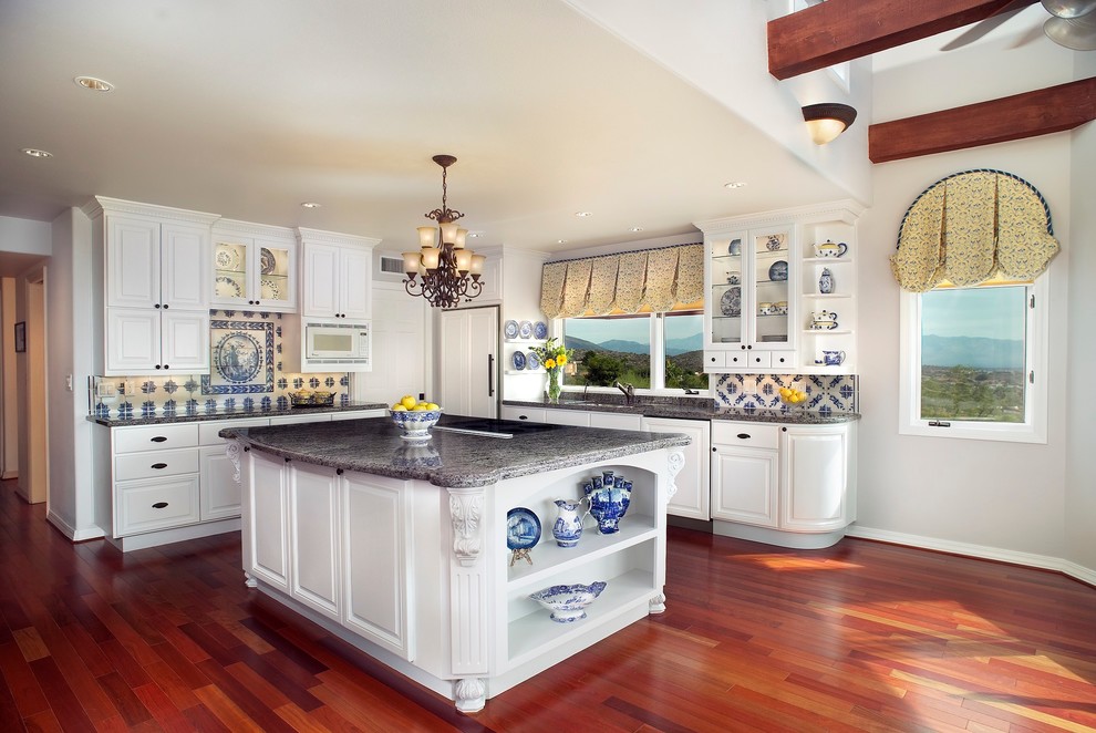 Transitional kitchen photo in Phoenix