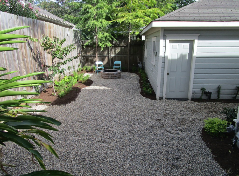 Design ideas for a small country backyard shaded garden in Houston.