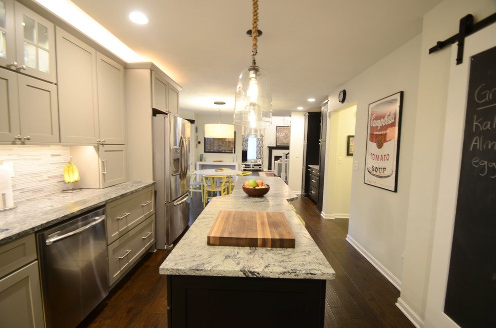 Transitional kitchen photo in Chicago