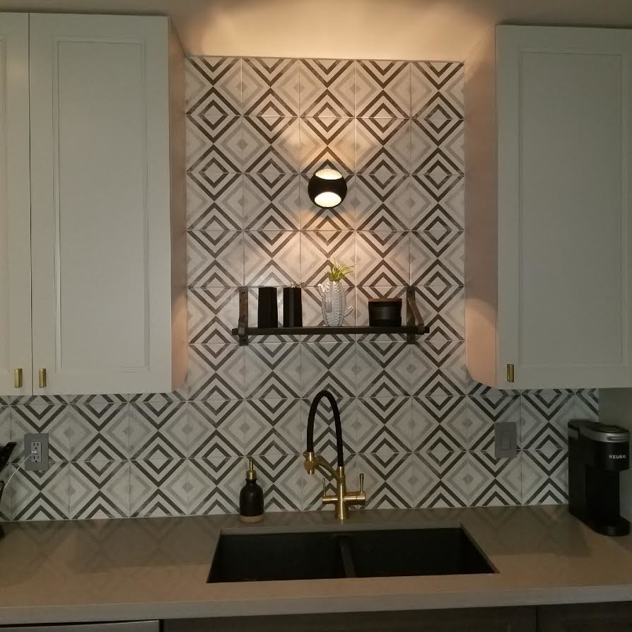 Example of a transitional kitchen design in Miami