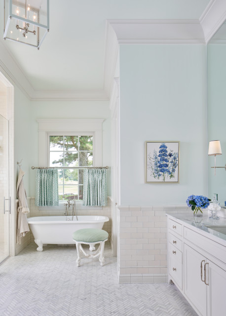 Eagle Shores beach-style-bathroom