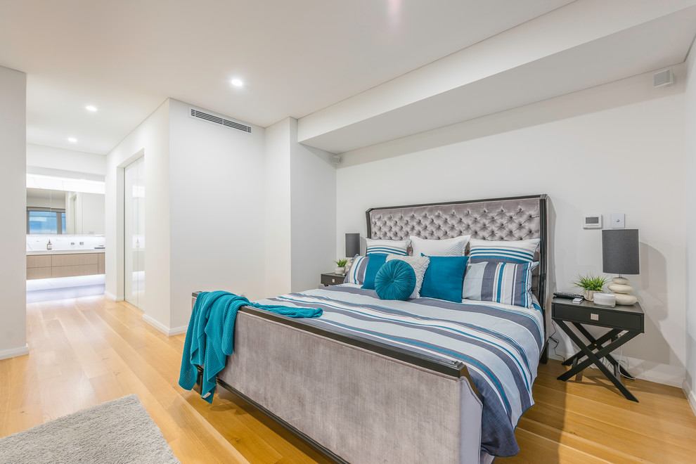 This is an example of a contemporary bedroom in Perth.