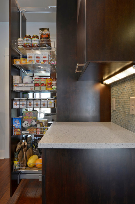 Example of a transitional kitchen design in Austin
