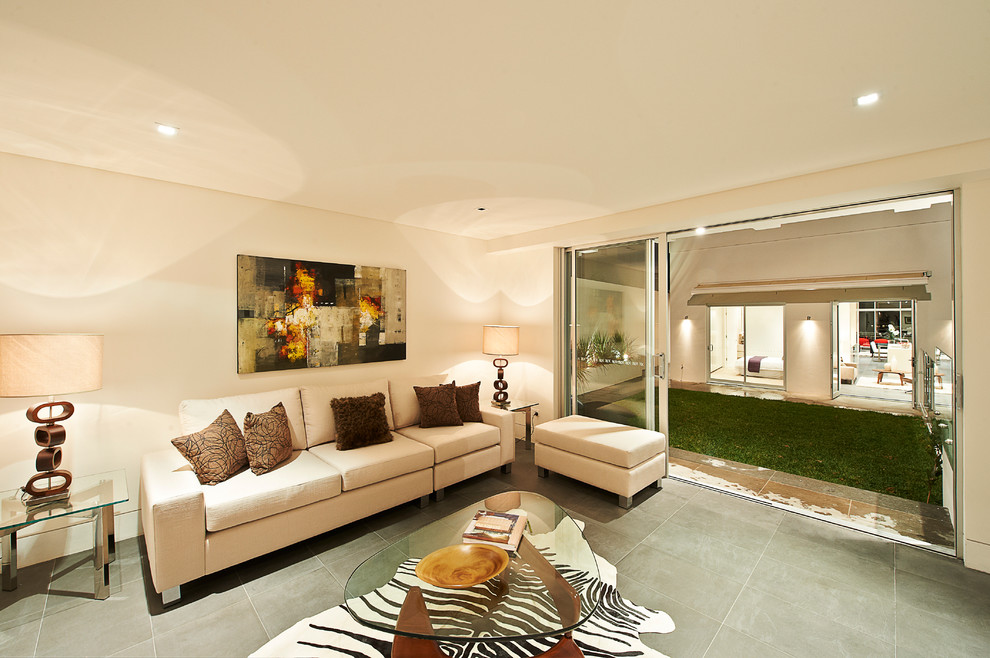 Inspiration for a contemporary basement in Sydney.
