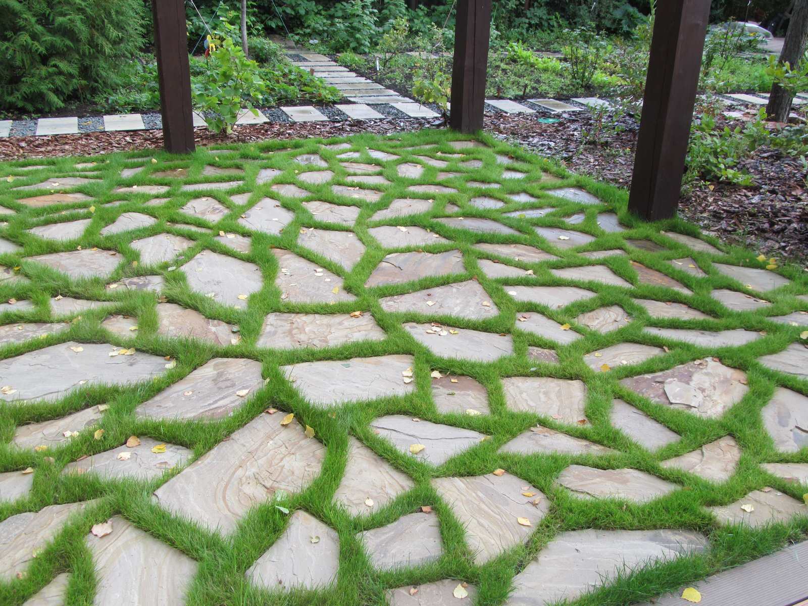 Мощение  площадки для отдыха