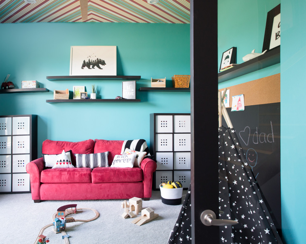 Idéer för mellanstora funkis barnrum, med blå väggar, heltäckningsmatta och grått golv