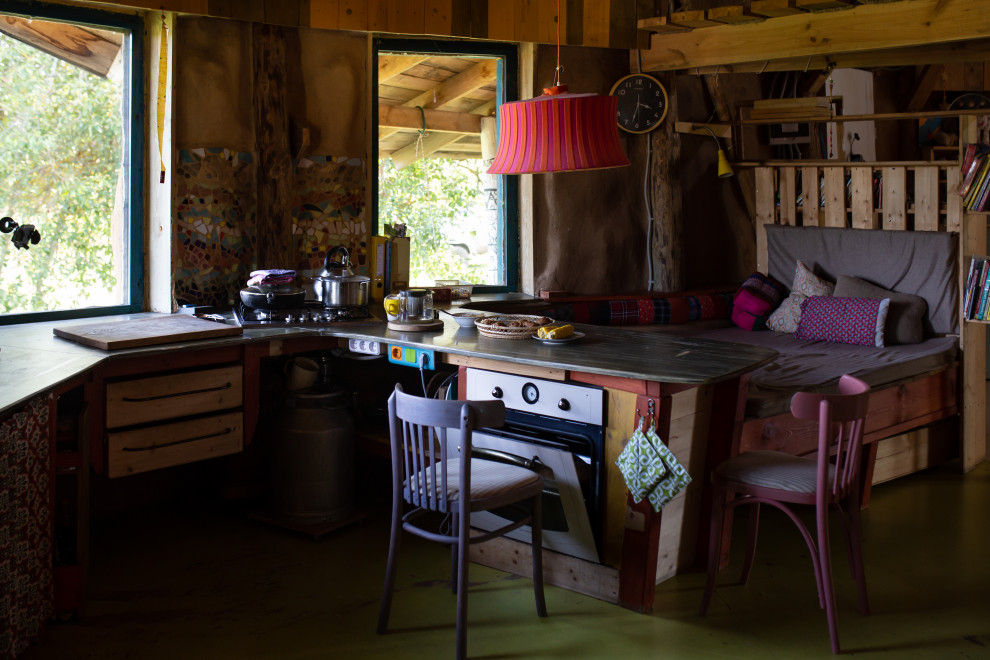 В гостях: Соломенный дом с русской печью