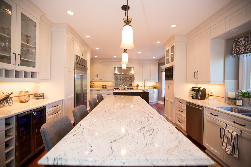 Inspiration for a transitional kitchen remodel in Chicago