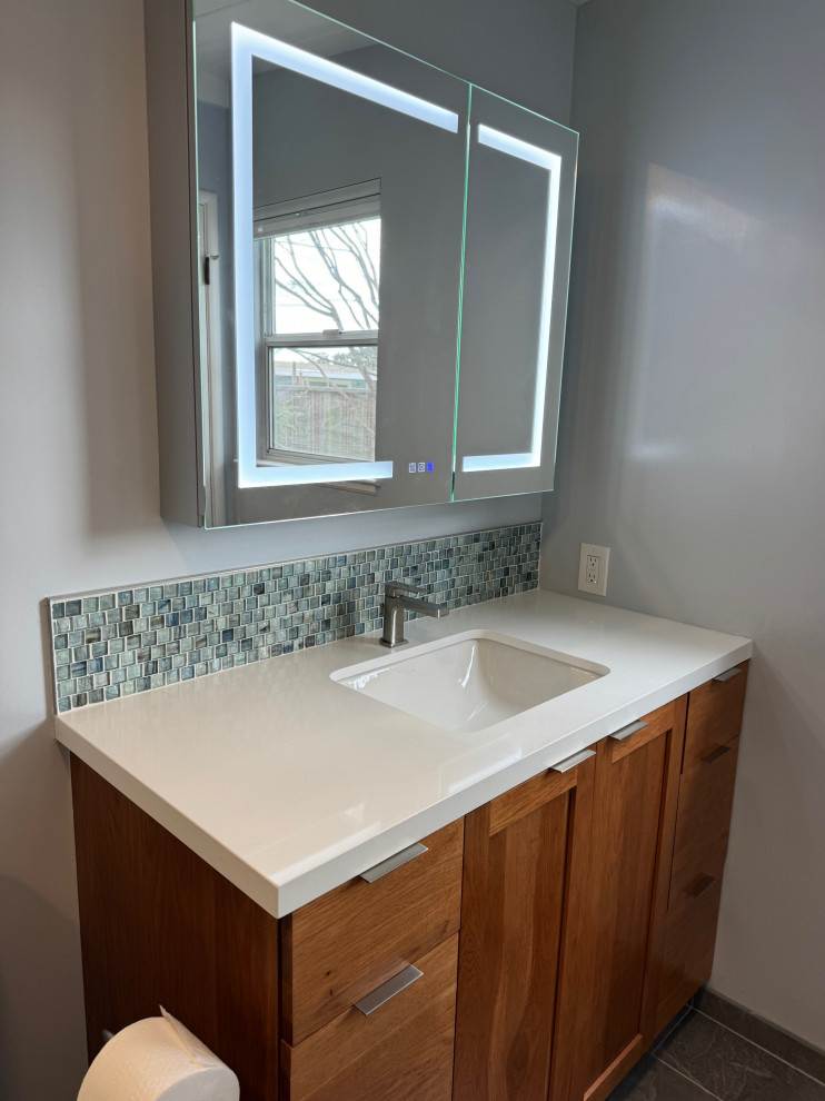 Stacked Tile Master Bathroom in El Cerrito