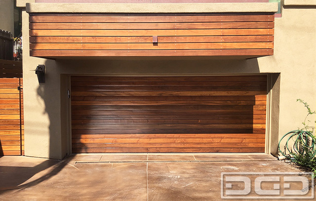 Luxury Ipe Garage Doors Gates In A Modern Architectural Design