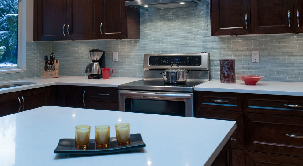 Example of a transitional kitchen design in Phoenix