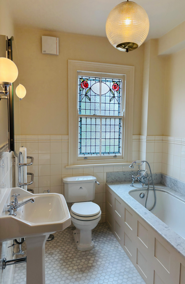 Family Bathroom, N12