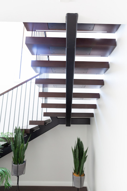 Staircase - mid-sized 1950s wooden floating open and mixed material railing staircase idea in Auckland