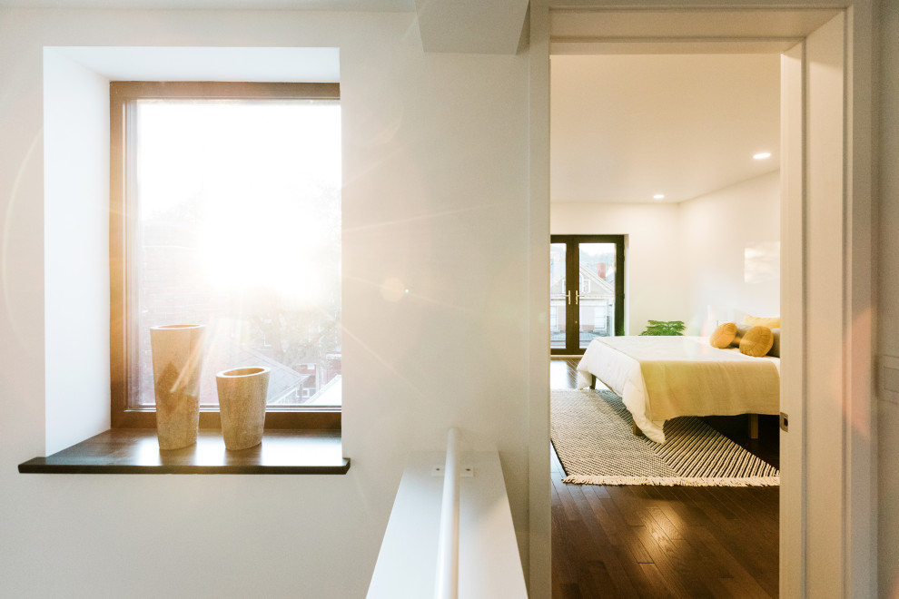 Home design - large transitional home design idea