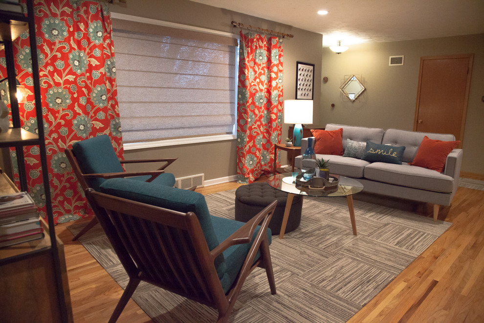 Inspiration for a mid-sized midcentury living room in Omaha.