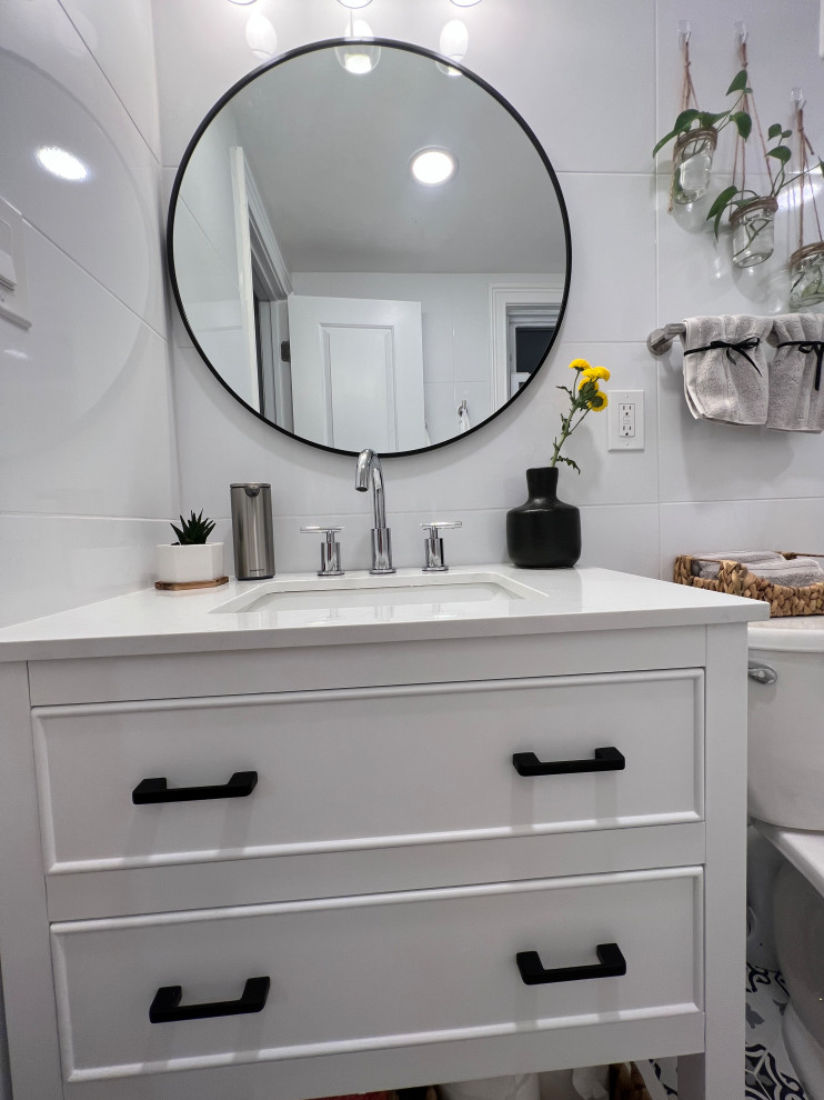 Babylon, NY - Shared Bathroom