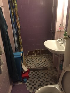 Renovering af badeværelse Badeværelse nye fliser ovenpå gamle
