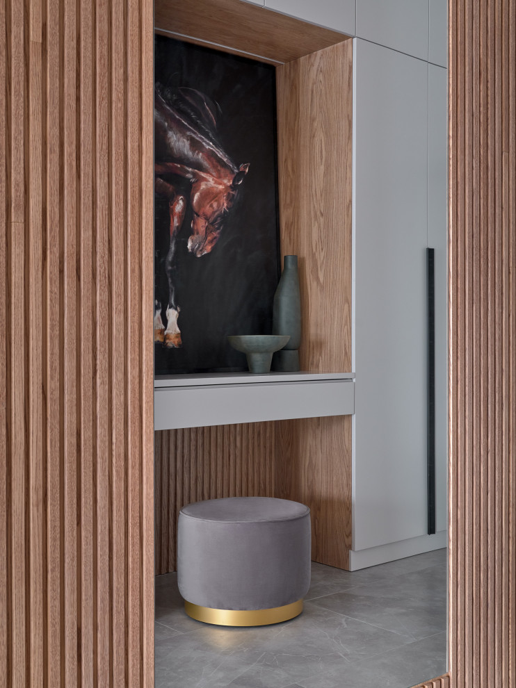 Монохром с деревянными акцентами в двухкомнатной квартире 60 м2