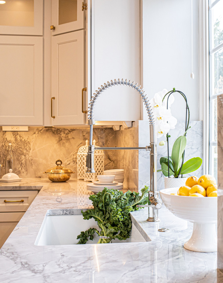 Example of a large transitional dark wood floor and brown floor eat-in kitchen design in Baltimore with an undermount sink, shaker cabinets, white cabinets, marble countertops, white backsplash, marble backsplash, stainless steel appliances, an island and gray countertops