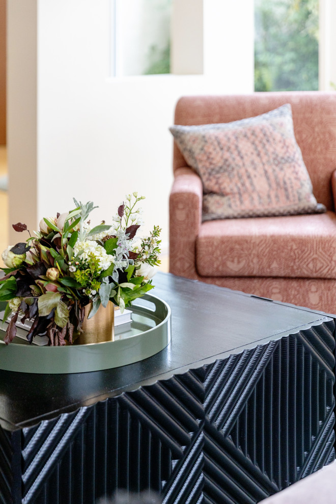 Minimalist living room photo in Melbourne