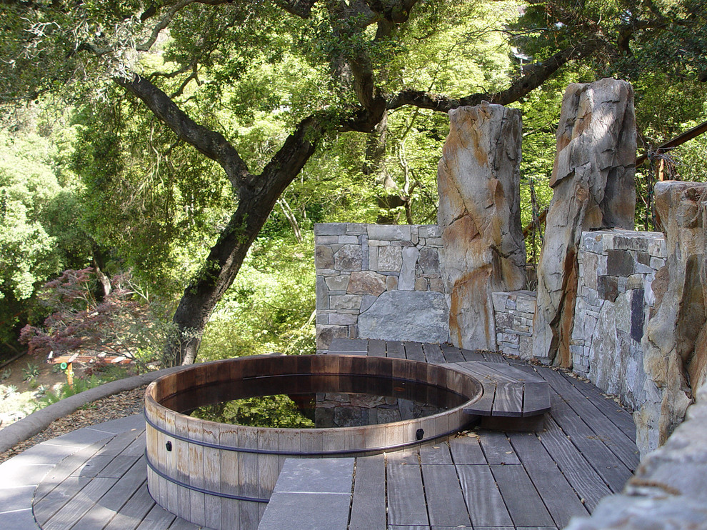Inspiration for a mid-sized contemporary backyard round aboveground pool in San Francisco with a hot tub and gravel.
