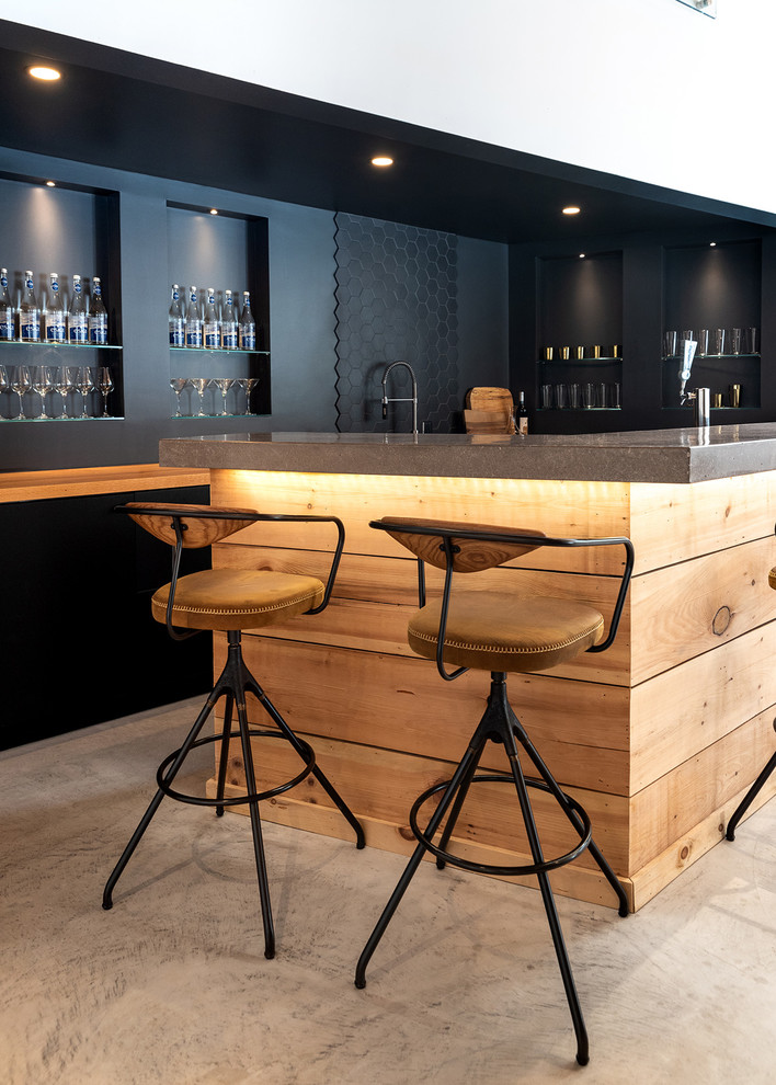 This is an example of a modern home bar in Toronto.
