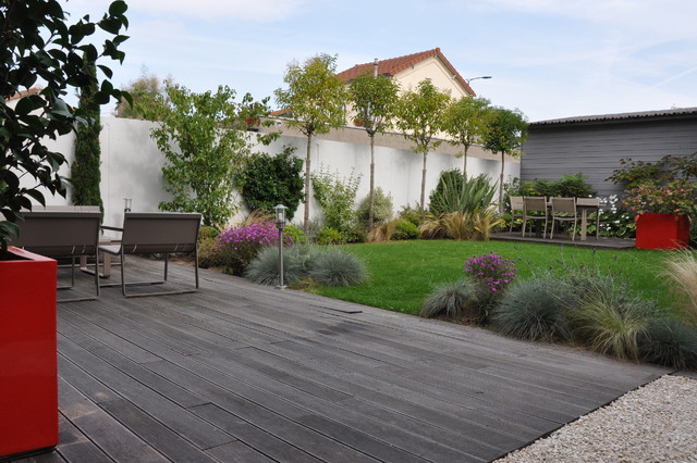 UN JARDIN DE VILLE moderno-terraza-y-balcon